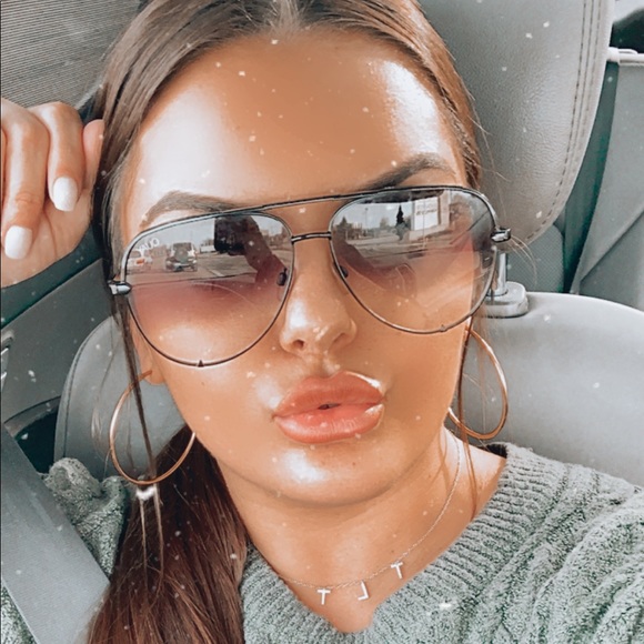 Meet your Posher, Larissa - Picture 1 of 1